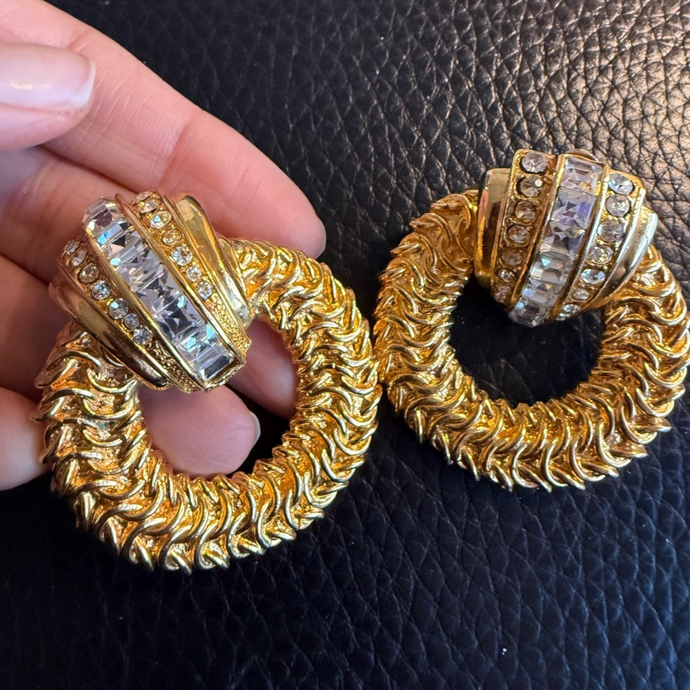 Stunning Earrings!! Clips ons .. statement piece